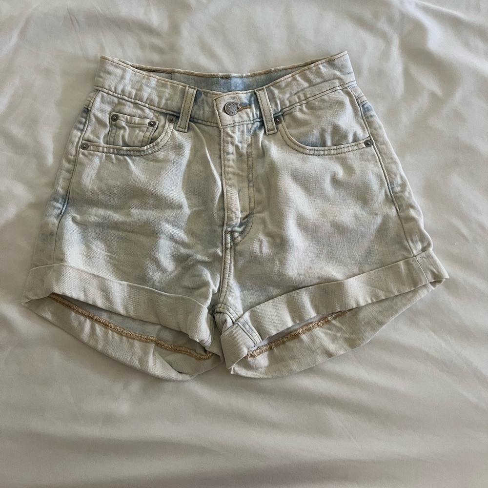 Levis 501 High-Wasted Shorts Size 25